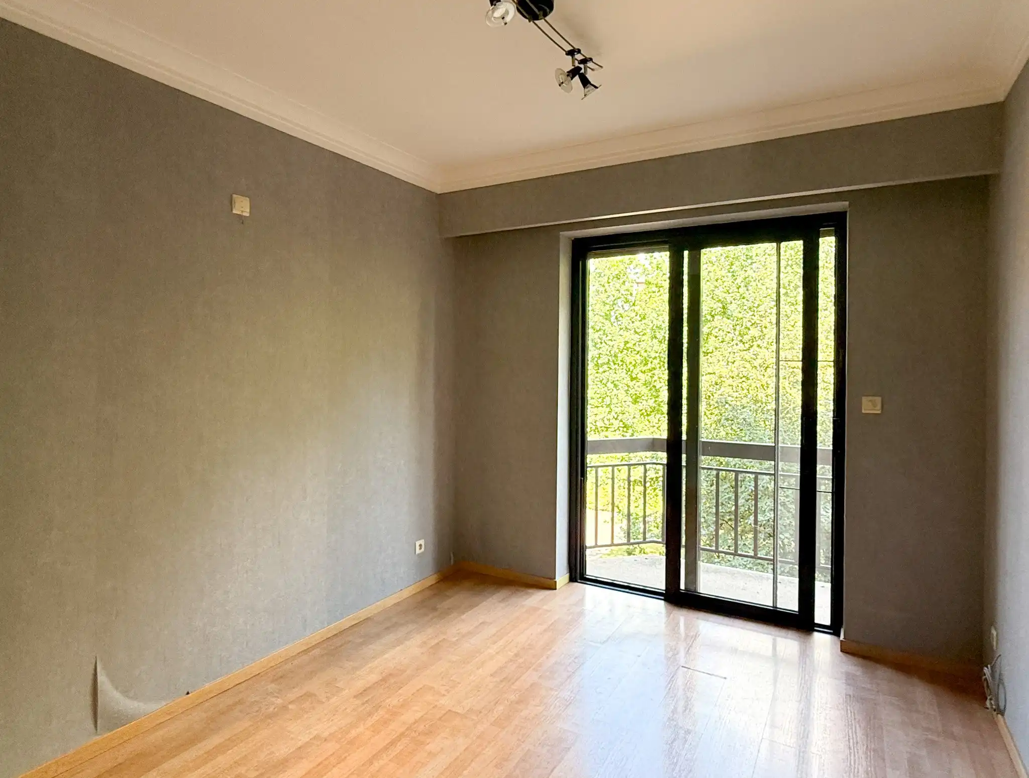 Appartement met twee slaapkamers, twee terrassen en garage in het hartje van Beveren foto 12