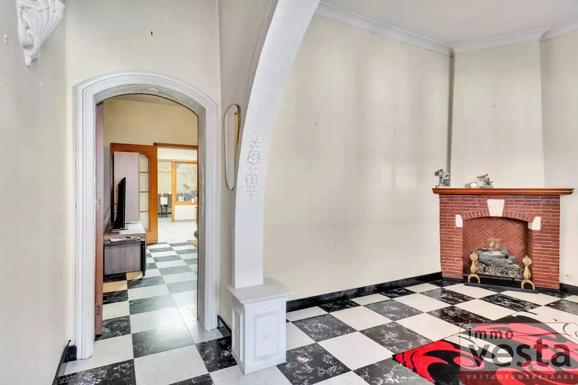 Ruime, te renoveren stadswoning met grote tuin foto 6