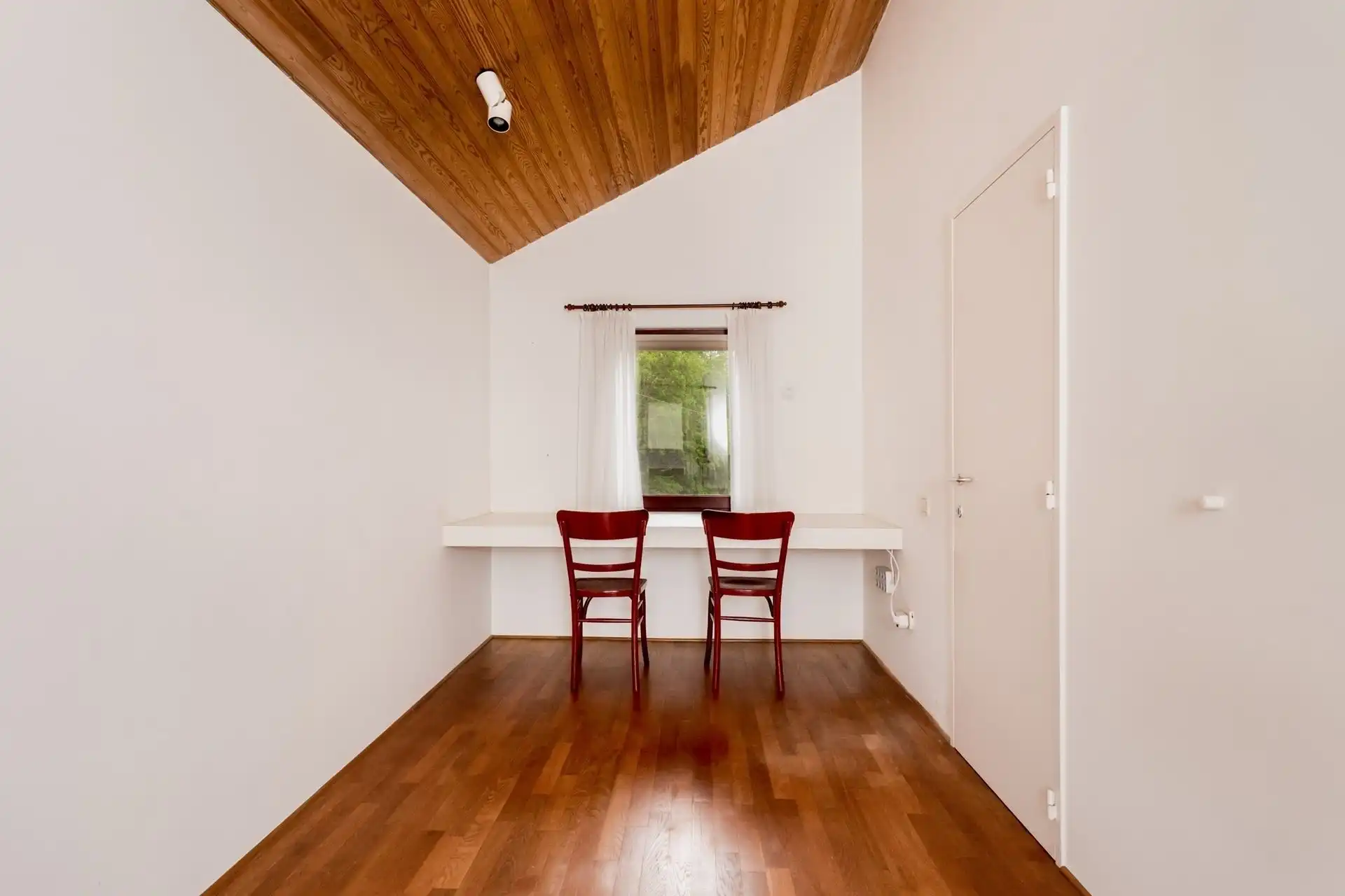 Villa met privébos op een perceel van 4.350 m²  foto 15