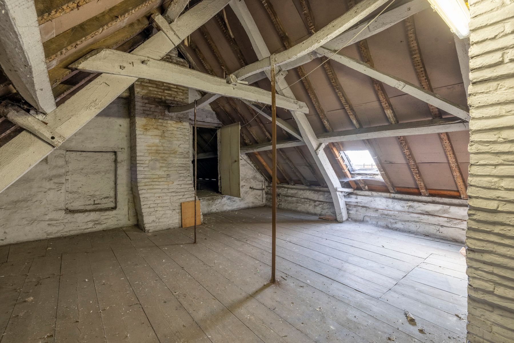 Te renoveren herenwoning met 5 tot 7 slpk en groot magazijn foto 15