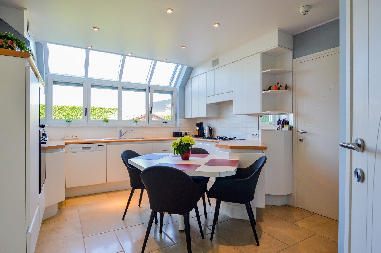 Instapklare villa te koop in residentiële wijk nabij centrum Jabbeke foto 7