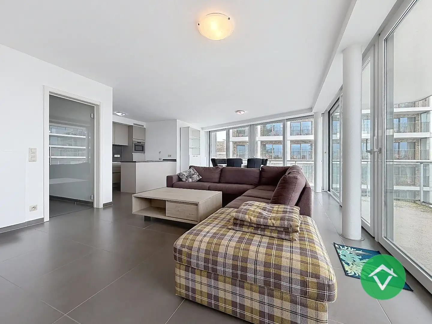 Appartement met 2 slaapkamers en ruim terras te Oostende foto 5