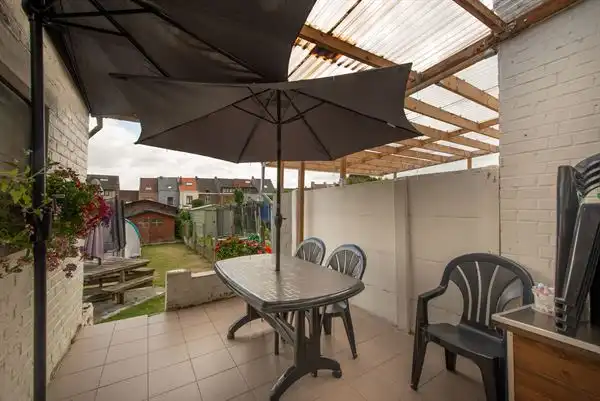 Een ruime, instapklare rijwoning met tuin en een bewoonbare oppervlakte van 174m², gelegen op wandelafstand van het centrum foto 8