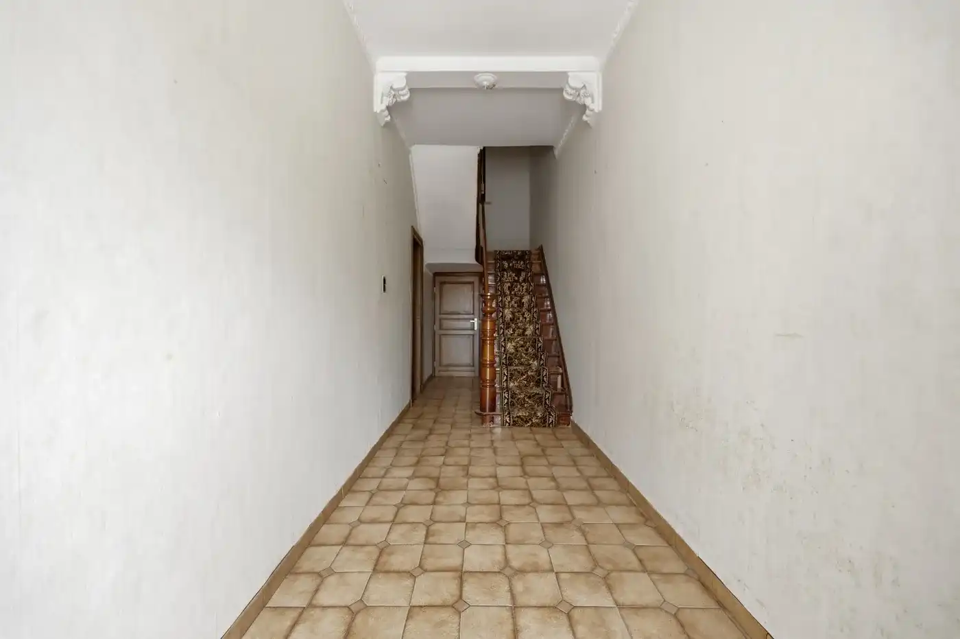 Ruime te renoveren rijwoning met ontzettend veel potentieel. foto 4