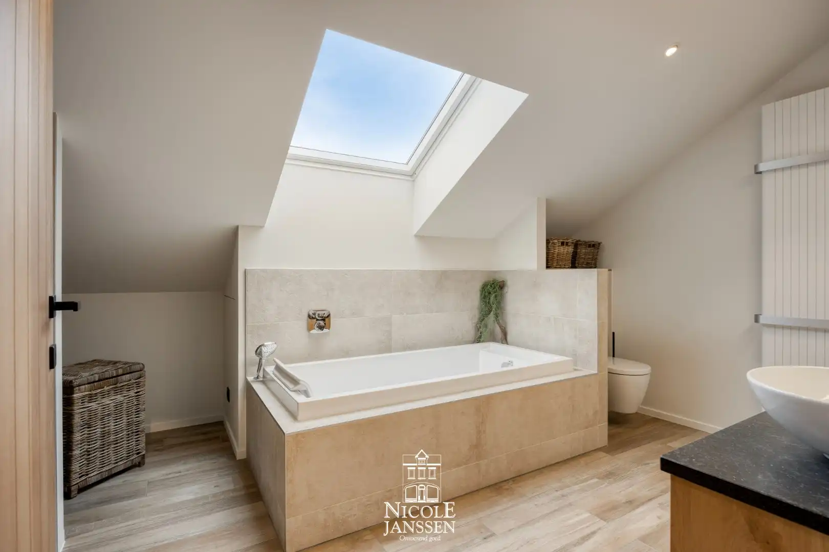 Ruime gezinswoning foto 28