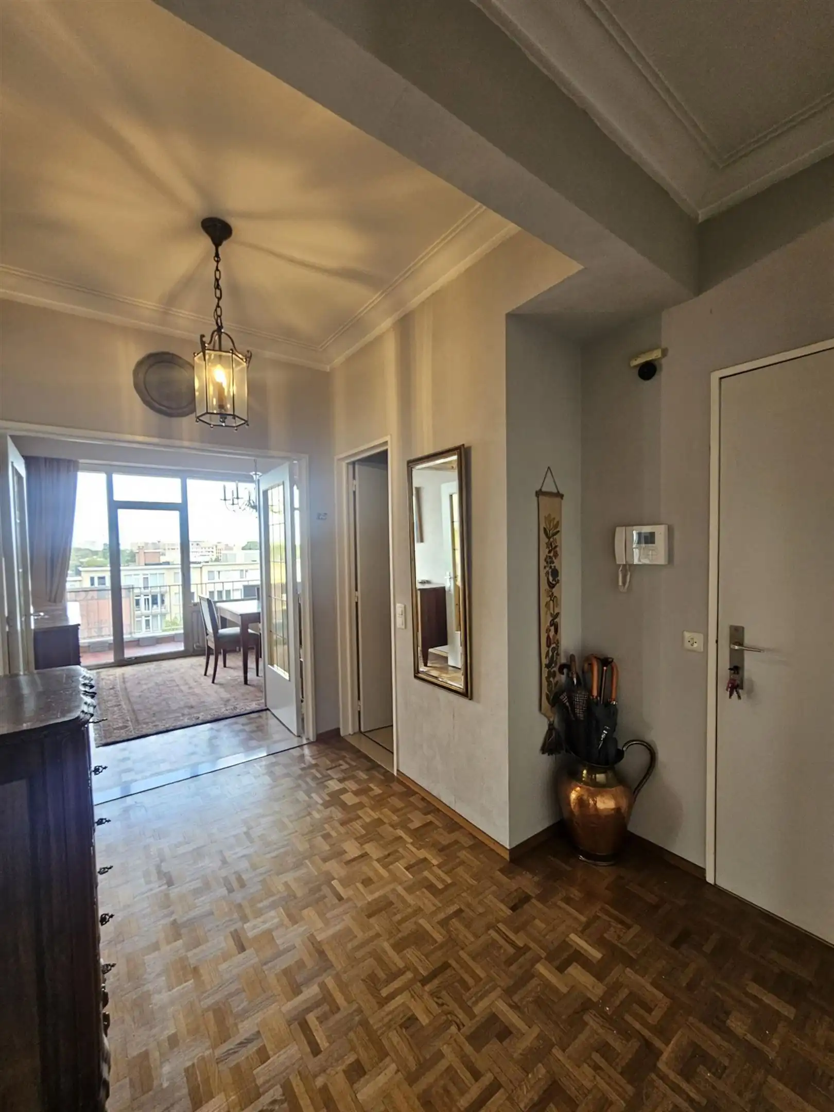 Ruim appartement met 4 slpks, terras en garagebox. foto 12