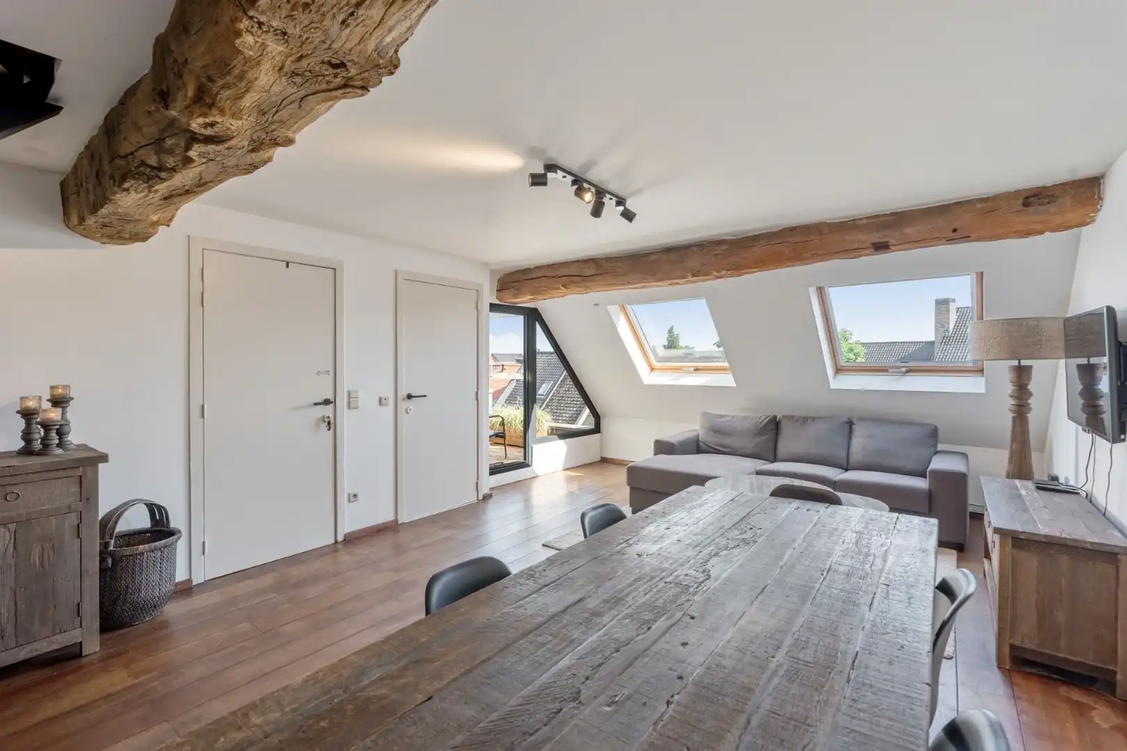 Comfortabel duplex appartement op de 3de en 4de verdieping van een kleinschalige residentie op een steenworp van de historische markt!  foto 10