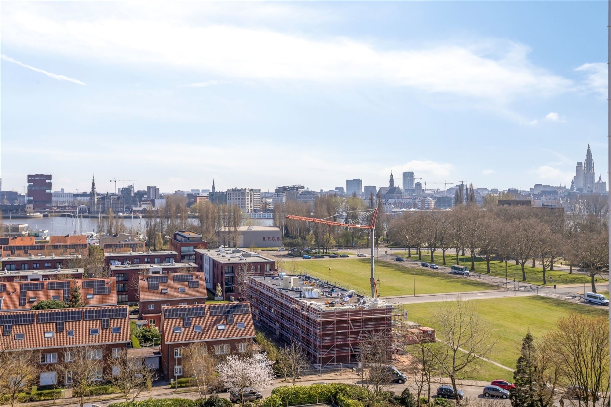 appartement met prachtig uitzicht op de skyline van Antwerpen  foto 2