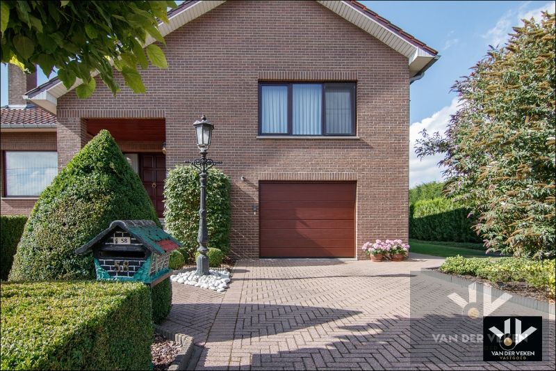 INSTAPKLAAR GEHEEL VAN MAAR LIEFST 370m² OP RUSTIGE LOCATIE foto 3