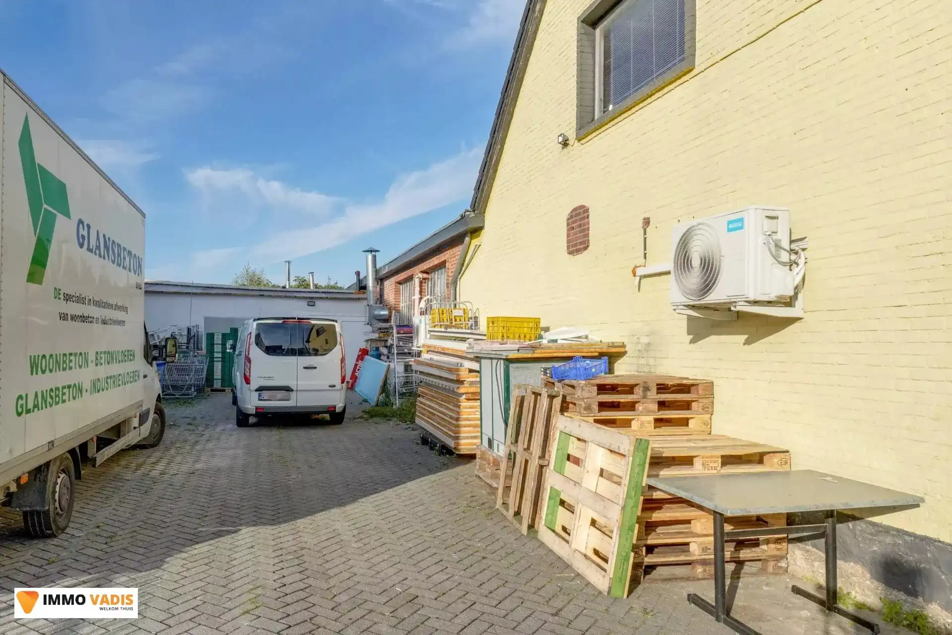 Handelspand met woonst en naastliggende woning foto 7