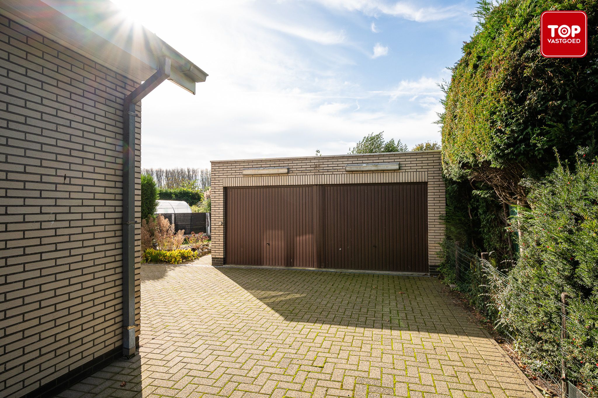 Bungalow met garage en mooie tuin foto 26