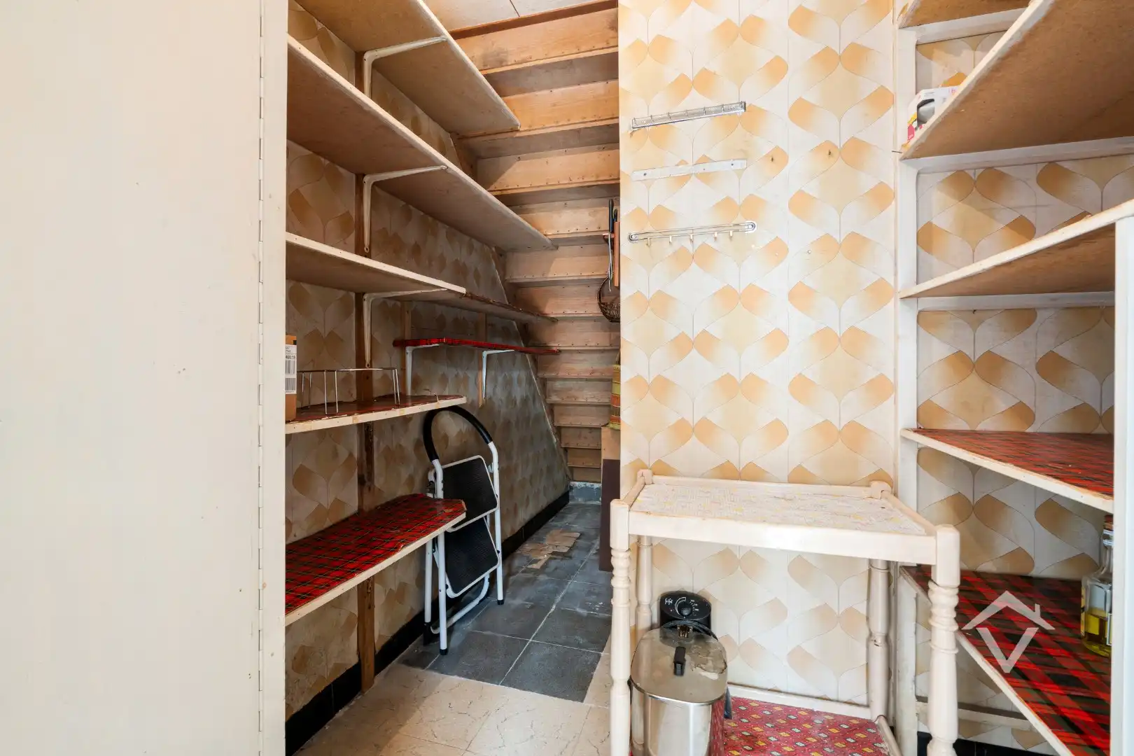 Alleenstaande woning met 4 slaapkamers en dubbele garage te Ichtegem foto 10