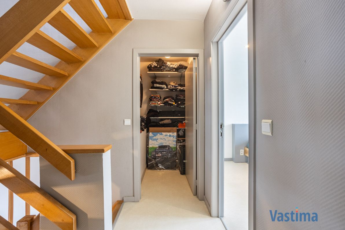 Instapklare architectenwoning met 4 slaapkamers, tuin en garage nabij centrum Erembodegem foto 20