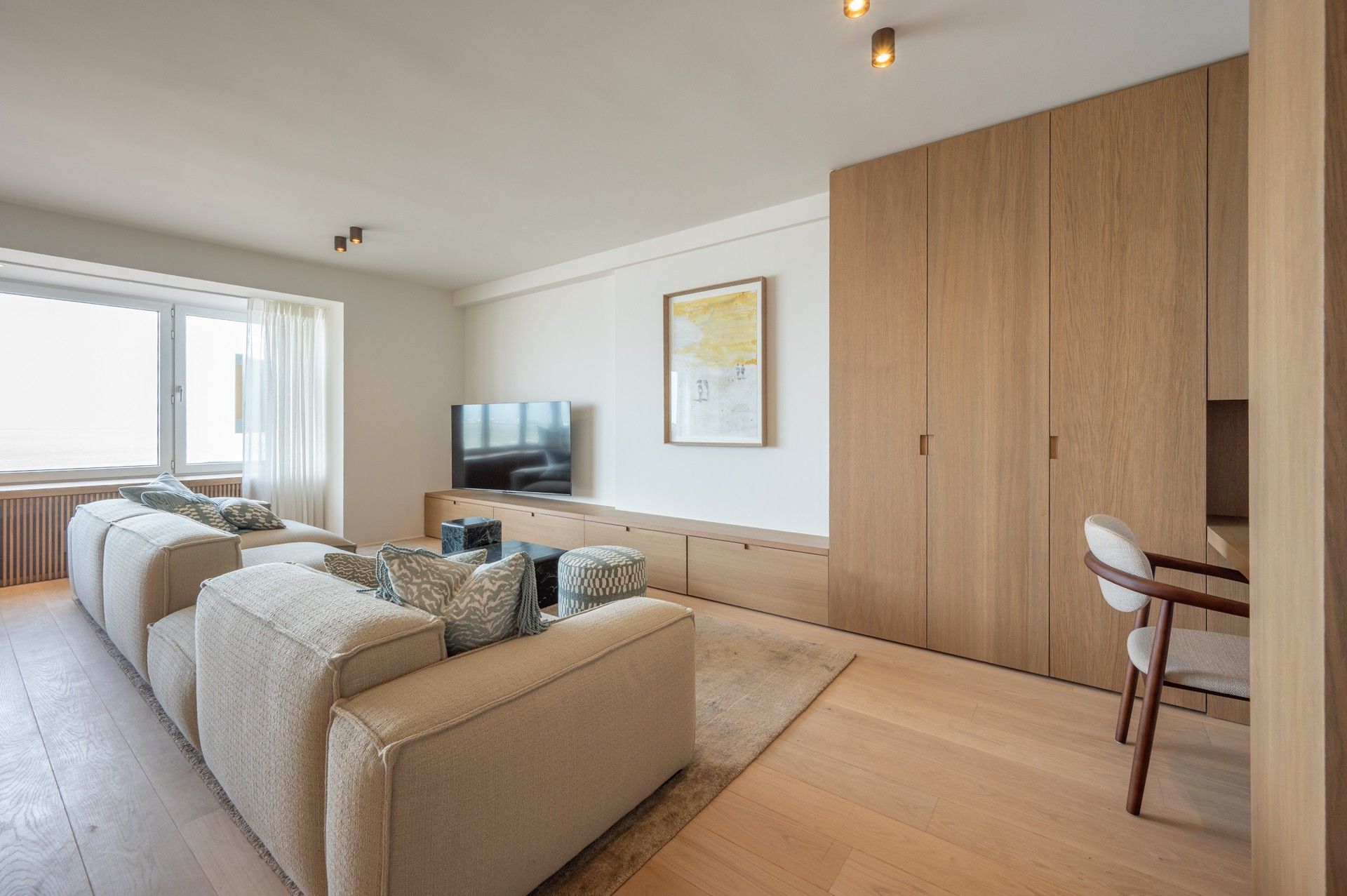 Gemeubeld: verfijnd gerenoveerd appartement op de zeedijk vlakbij het Rubensplein te Knokke! foto 10