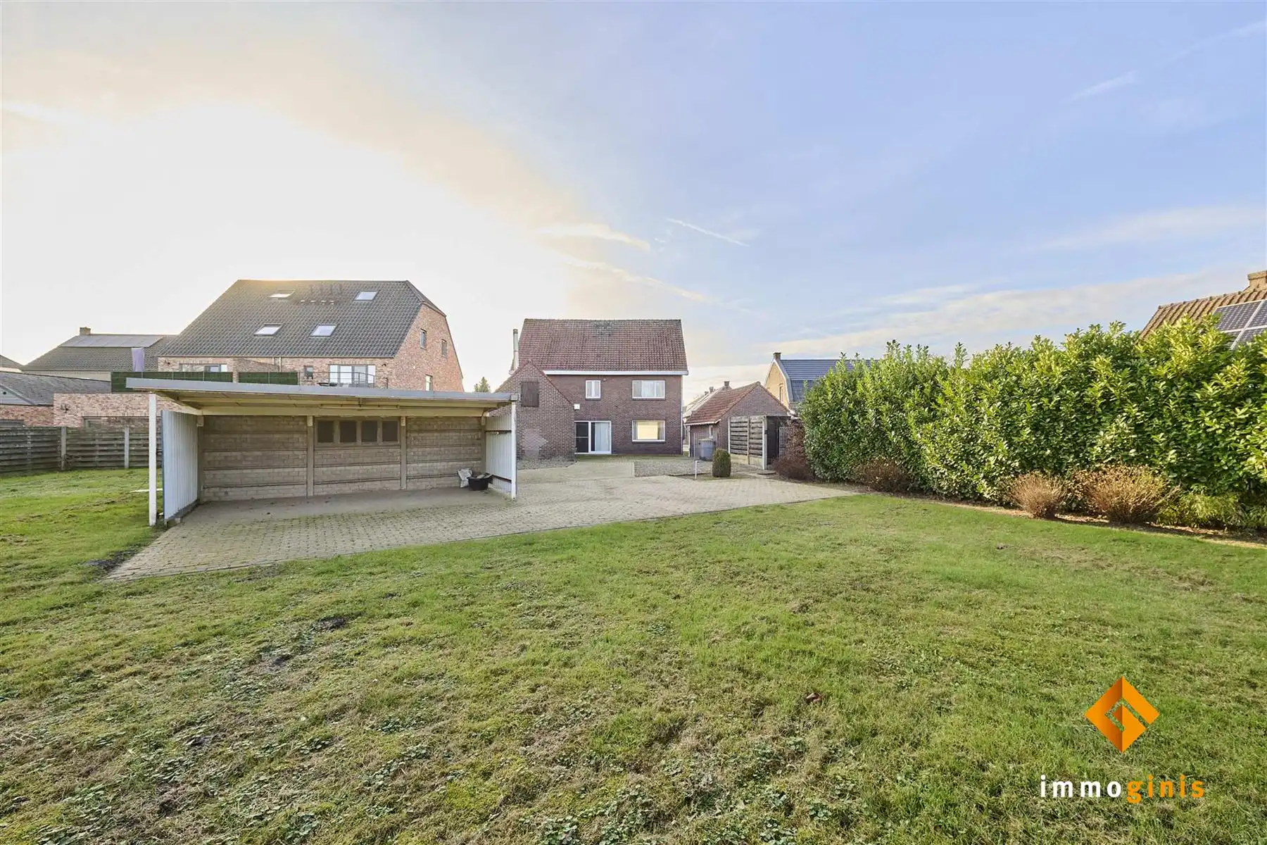 Zéér ruime woning met 5 slaapkamers en 2 badkamers op een ruim perceel van 12a40ca. Uitbreiding op zolder mogelijk! foto 25