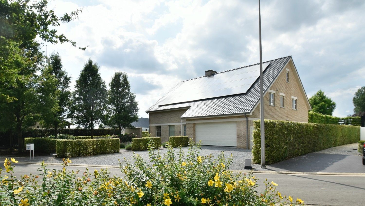 Hedendaagse riante energiezuinige villa met 2 badkamers, royale inpandige garage en zonovergoten tuin in een residentiële omgeving in het pittoreske Leut foto 33