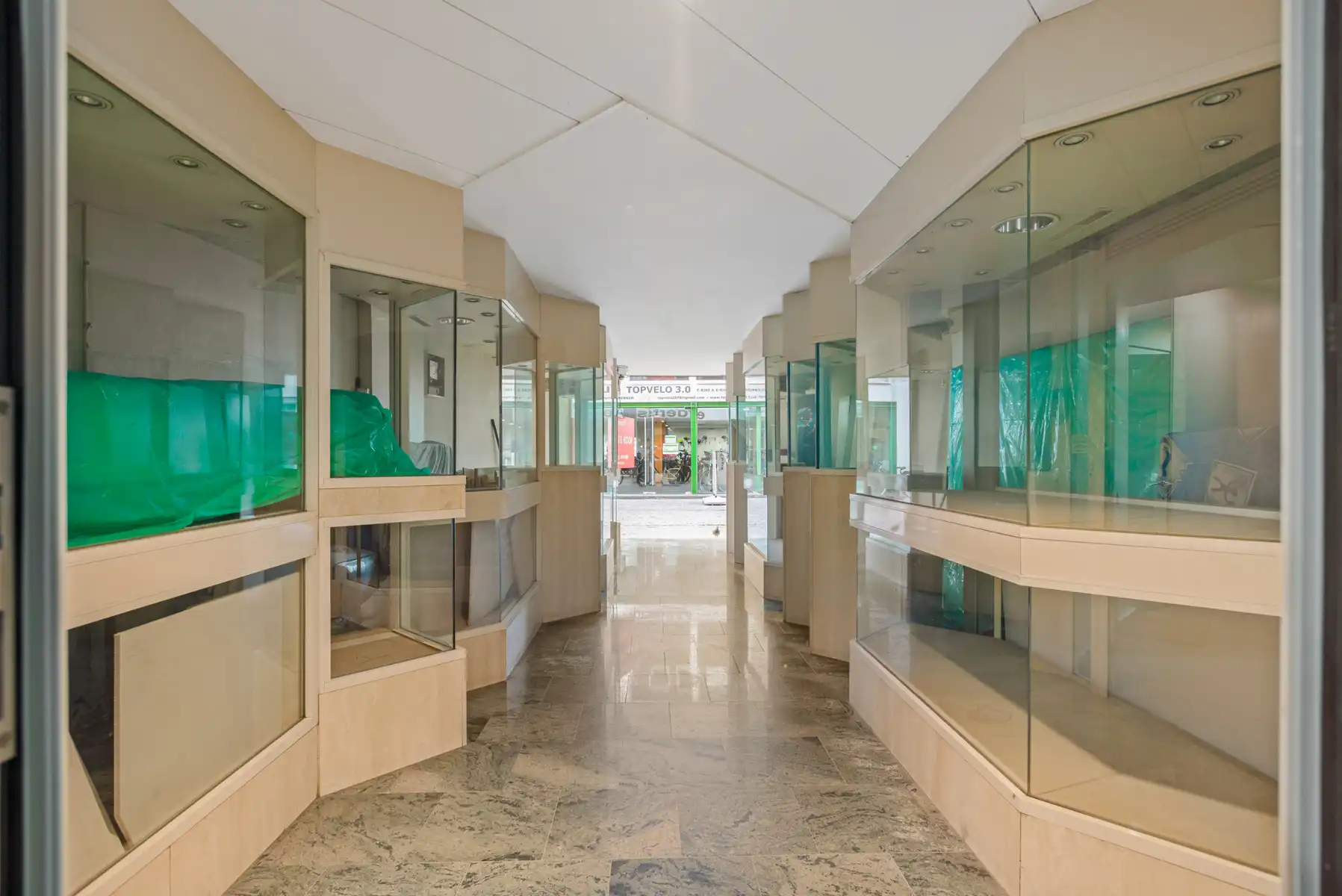 Uniek handelspand mét gerenoveerde woonst in het hart van Boom foto 10