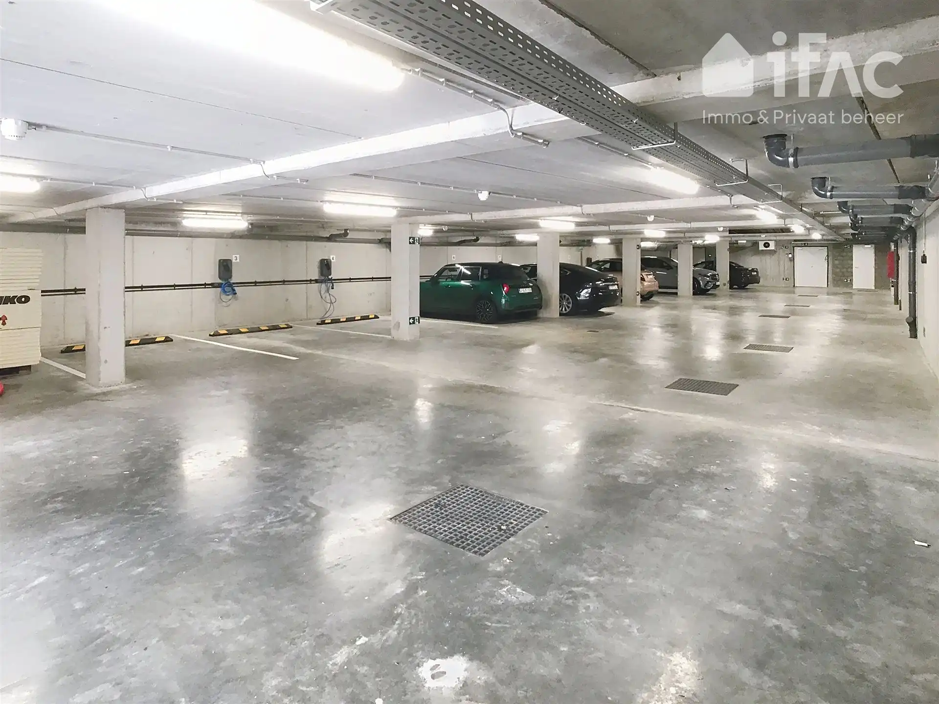 Binnenstaanplaats in kleinschalige parking foto 4