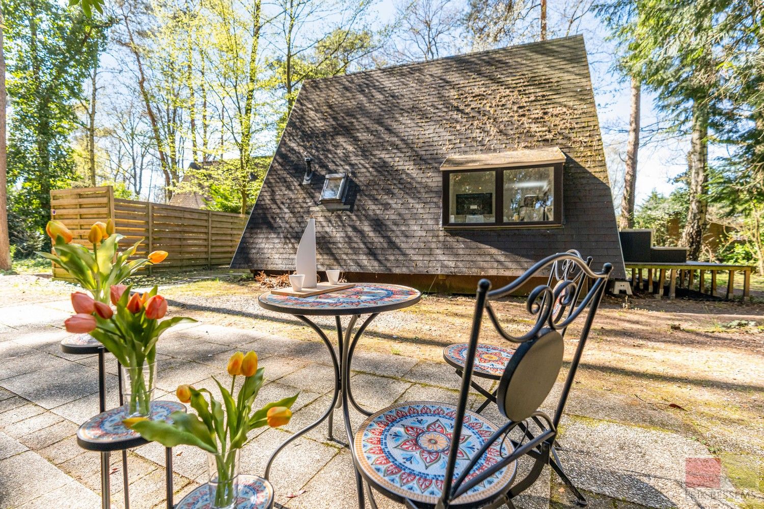 Droom je van een gezellig plekje midden in het groen, waar je volledig tot rust kunt komen? foto {{pictureIndex}}