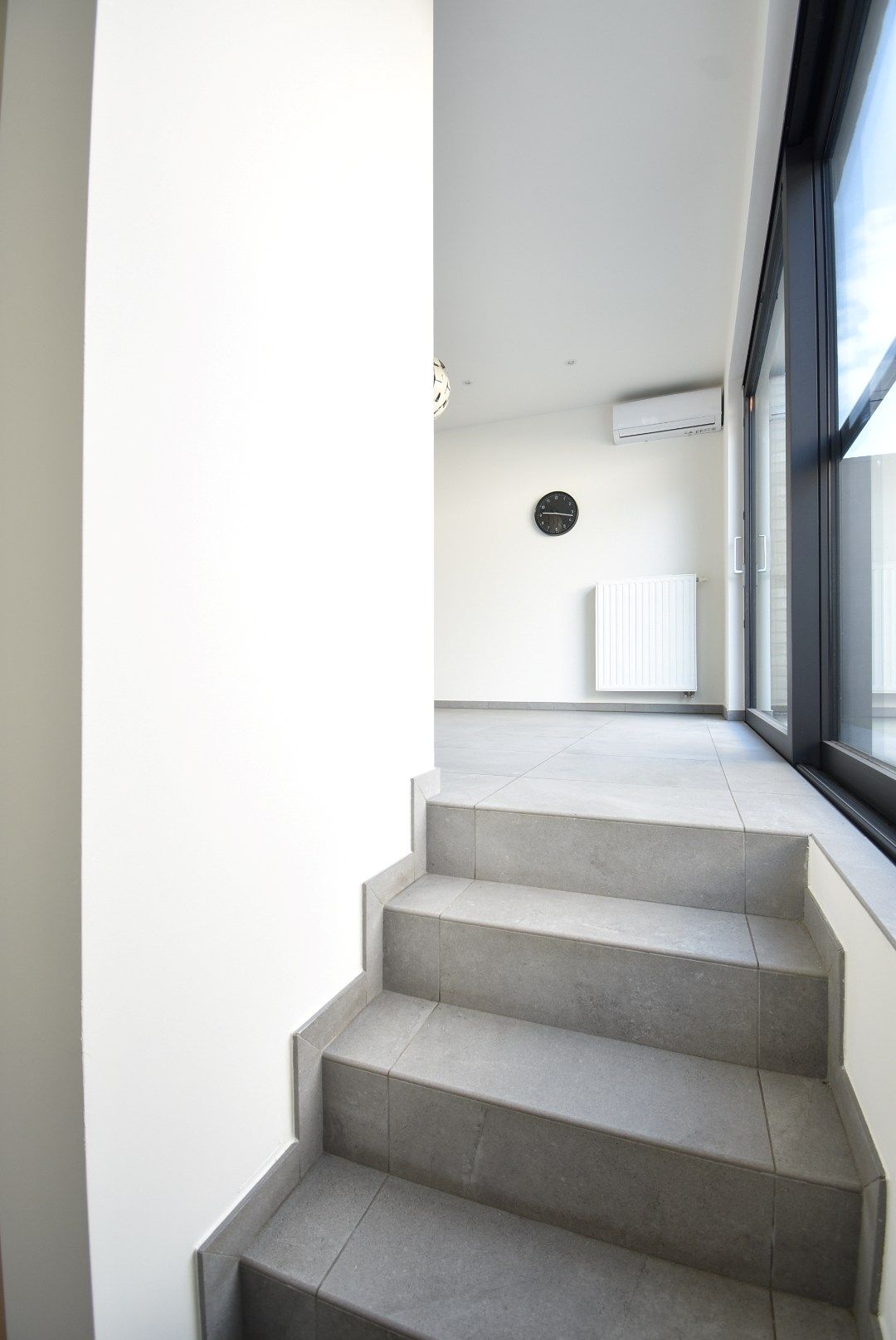 Knap afgewerkt duplexappartement met twee slaapkamers, terras, berging en standplaats vlak aan het dorpsplein van Hoeselt foto 19