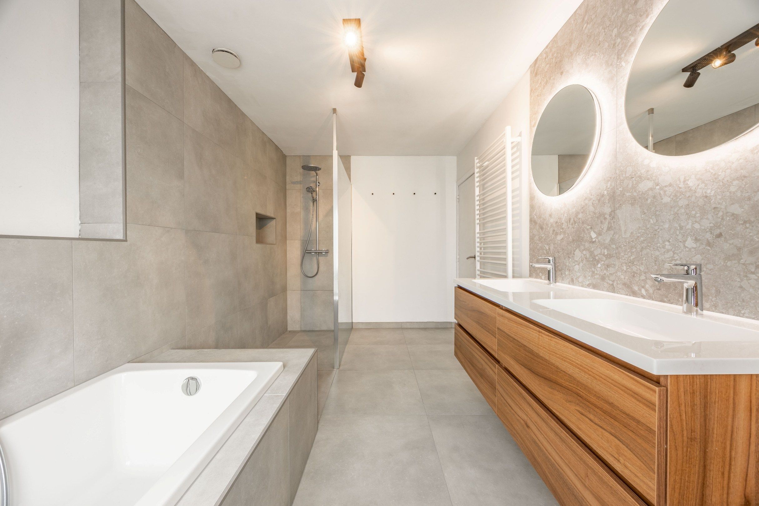 STIJLVOL GERENOVEERDE WONING foto 22