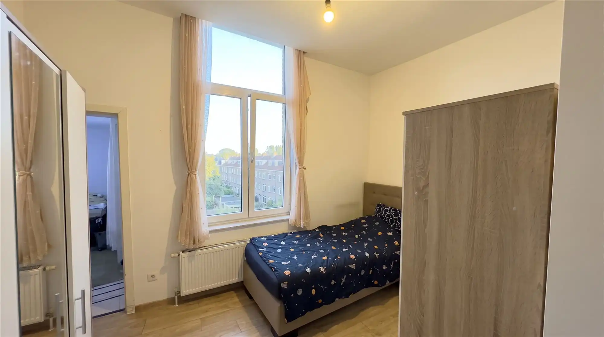 Rendabele opbrengsteigendom met 3 appartementen en handel. foto 6