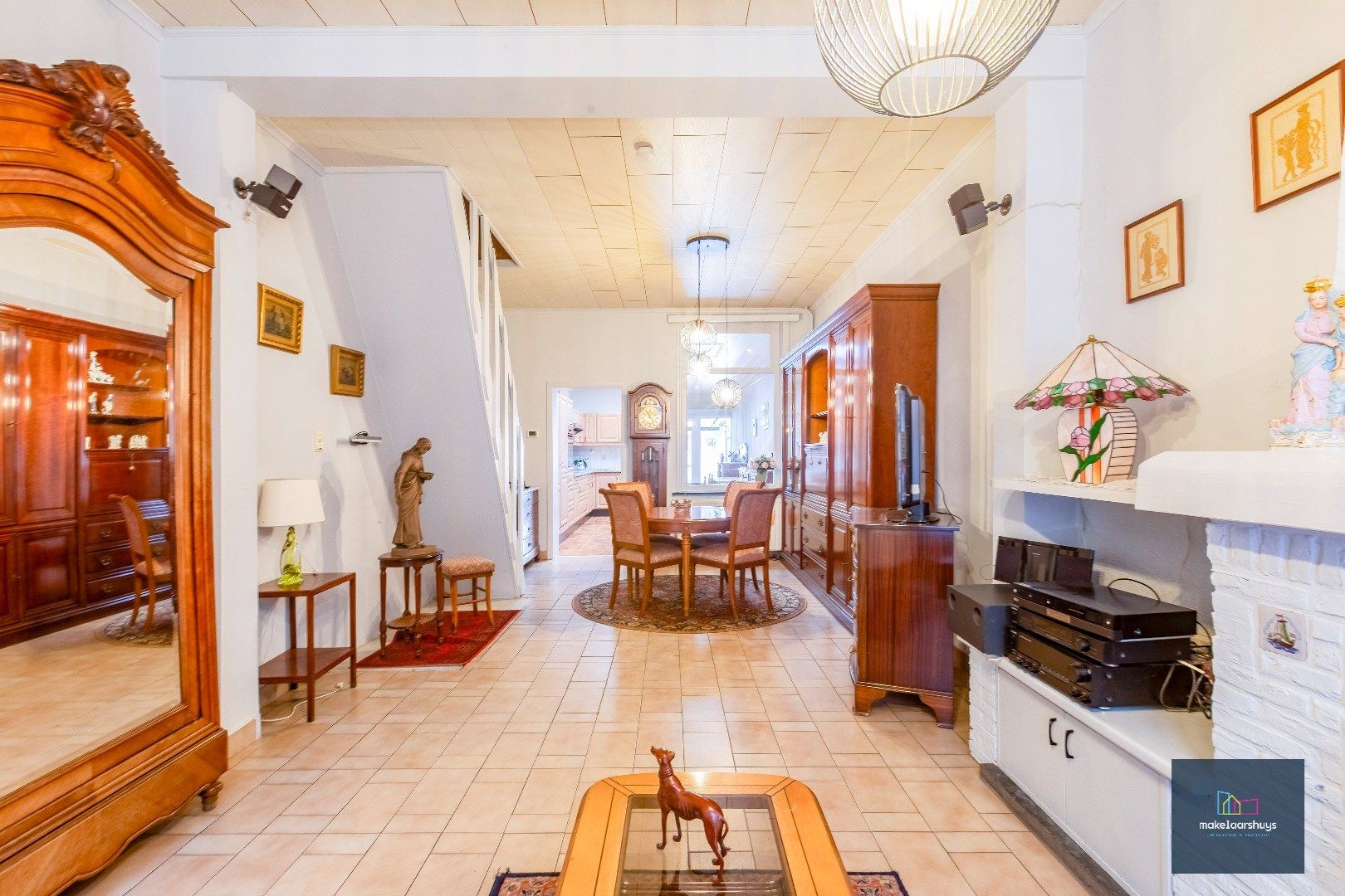 Charmante op te frissen rijwoning met ruime stadstuin  foto 2