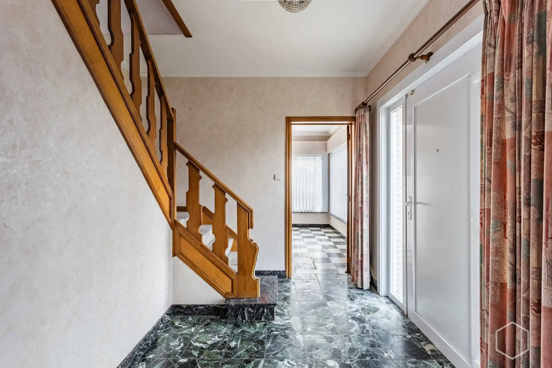 Te renoveren open bebouwing op 12a 59ca met garage van 290m² foto 3