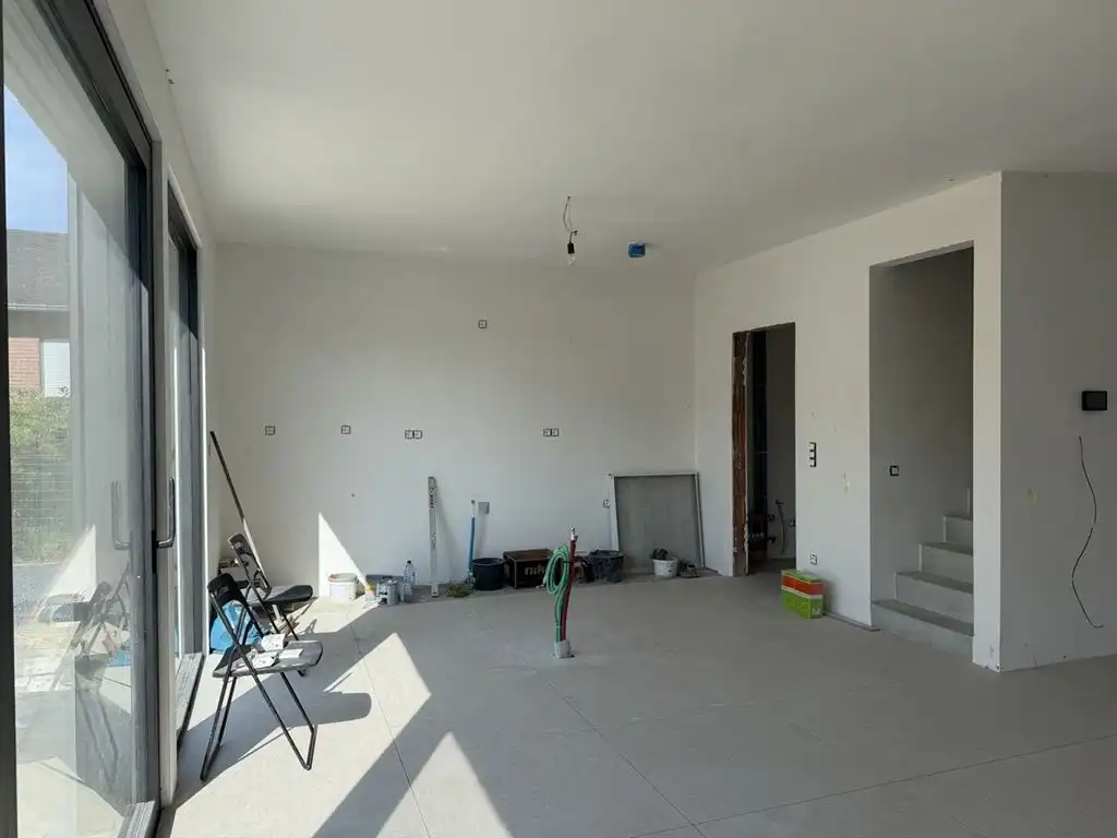 Stijlvolle nieuwbouwwoning met moderne architectuur foto 17
