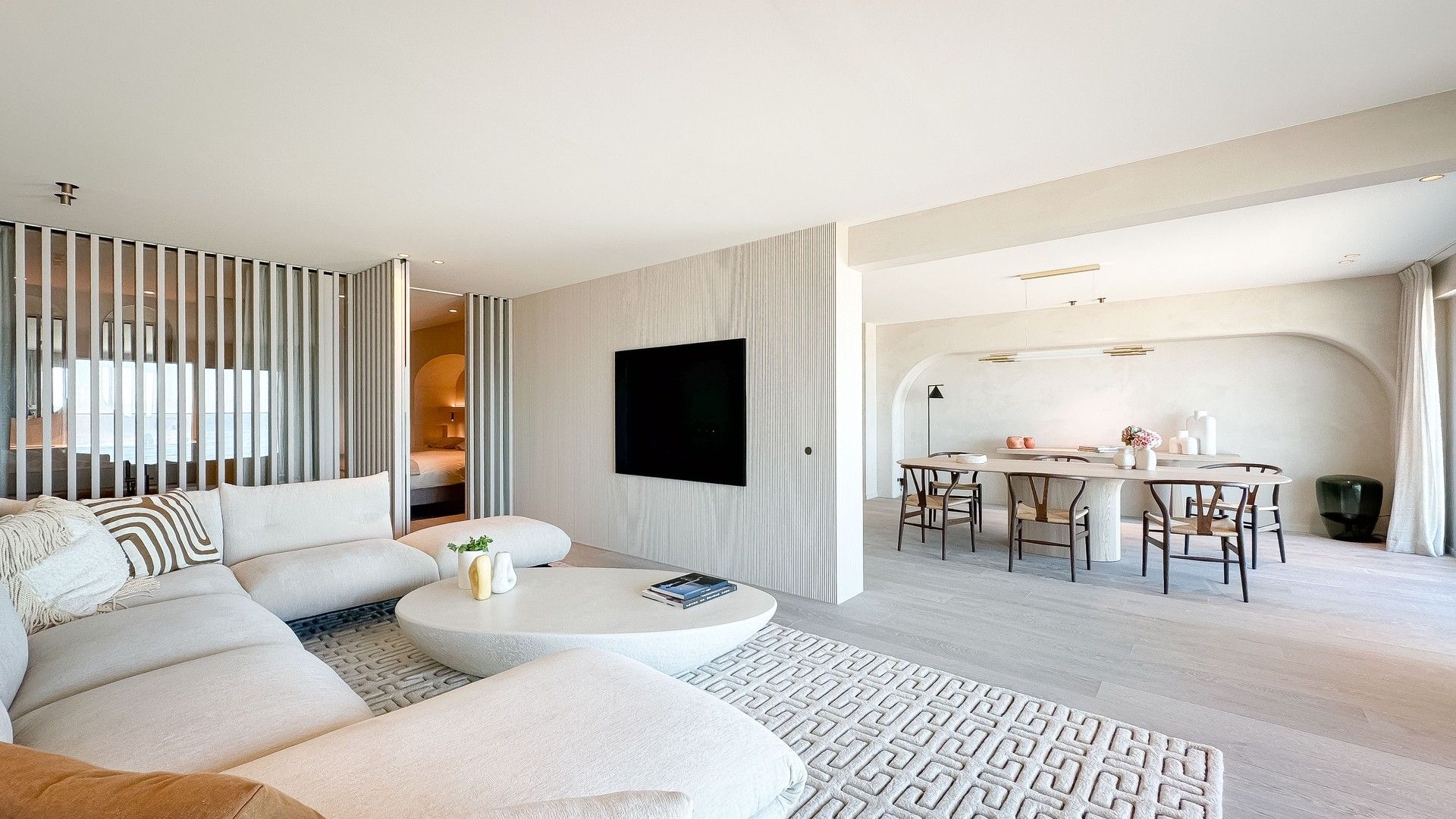 Uitzonderlijk appartement met frontaal zeezicht tussen het Albertplein, de Kustlaan en de wandeldijk. foto 3