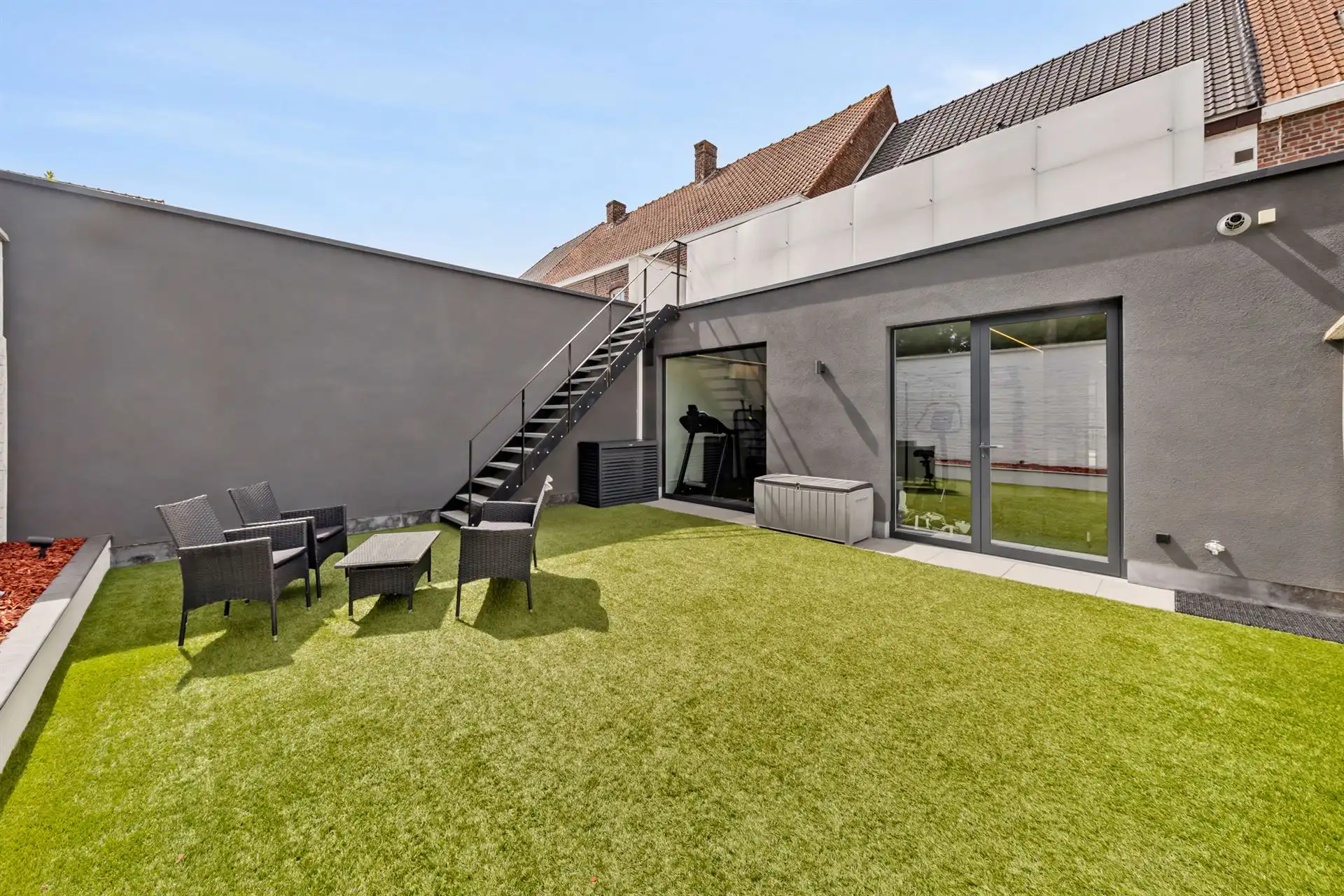 TOPGELEGEN commercieel handelspand met appartement. foto 3