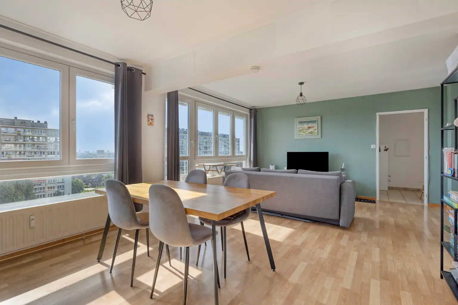 Instap klaar appartement 1 slaapkamer met prachtig uitzicht. foto {{pictureIndex}}