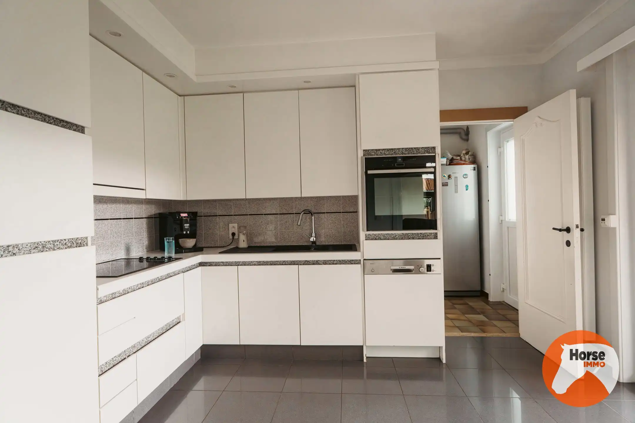 VRASENE - Recent gerenoveerde woning met paardenstallen  foto 7