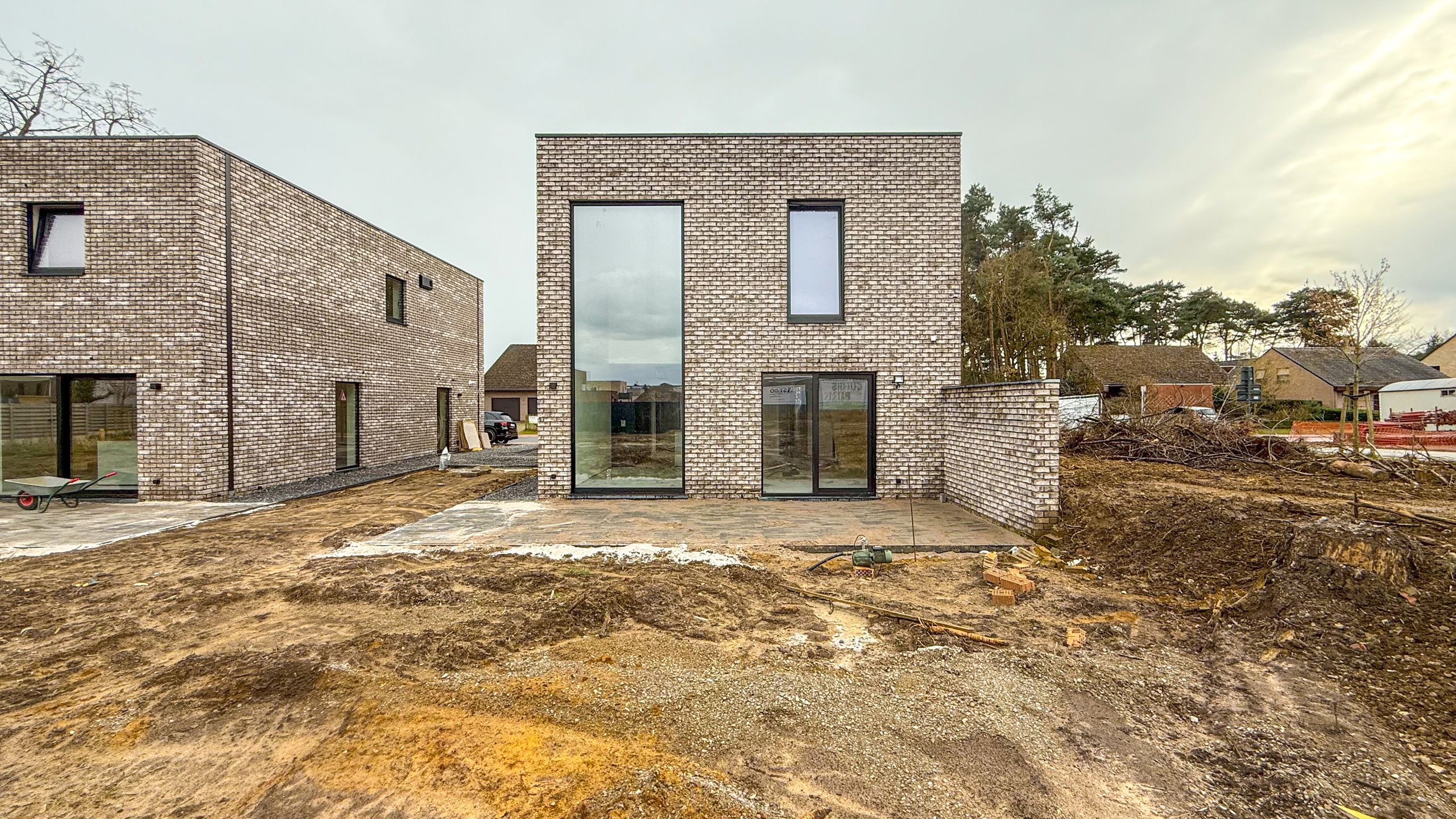 Goed gelegen recente nieuwbouwwoning met 3 slpkm en tuin! foto 3