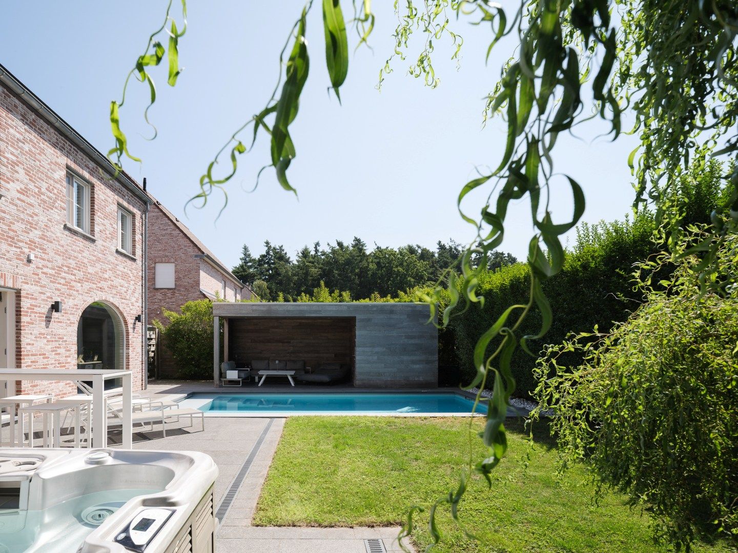 Exclusief wonen in rust en comfort – instapklare villa met zwembad in doodlopende straat foto 16