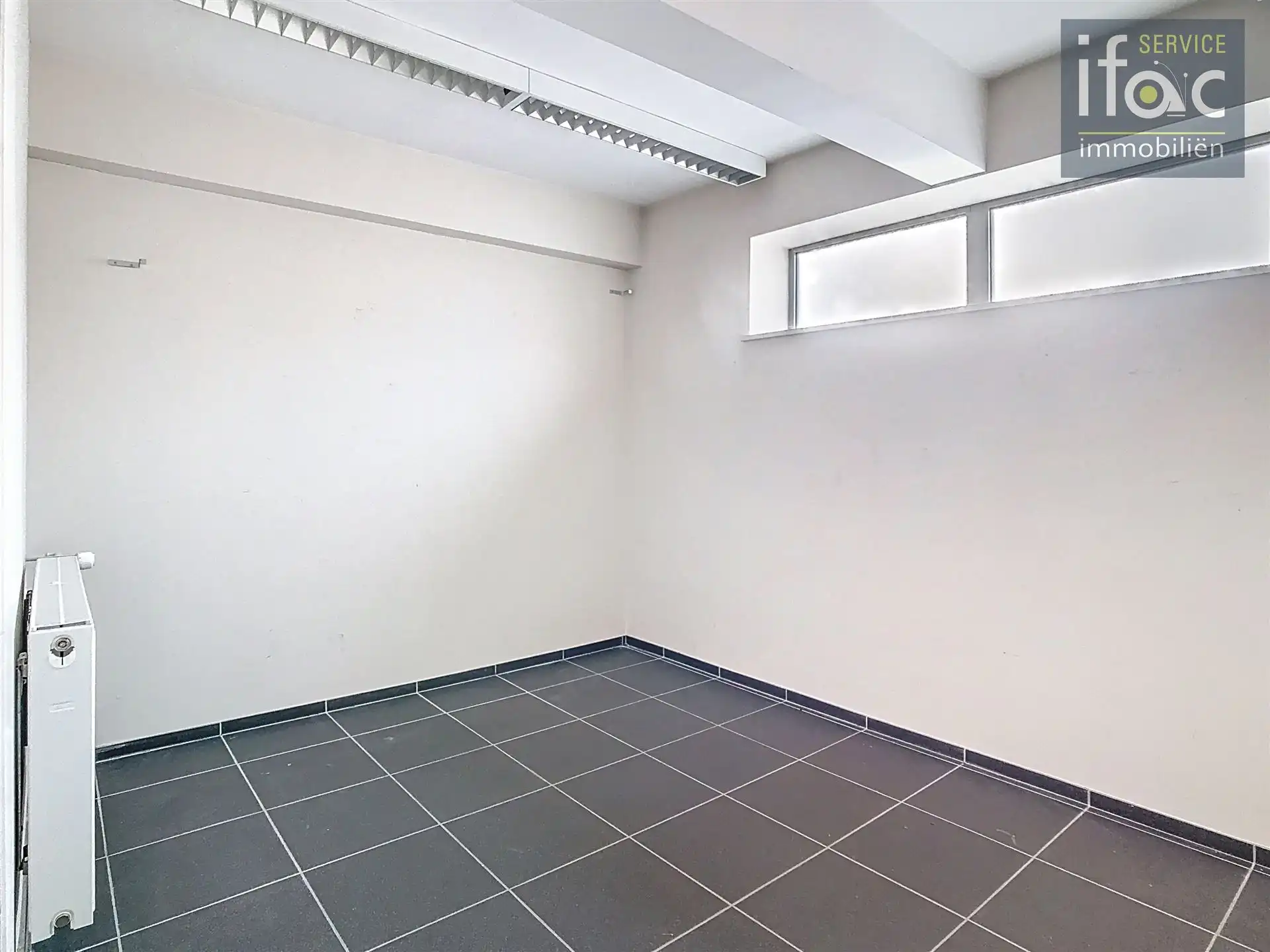 Commerciële ruimte en bureaus (270 m²) met parking. foto 10