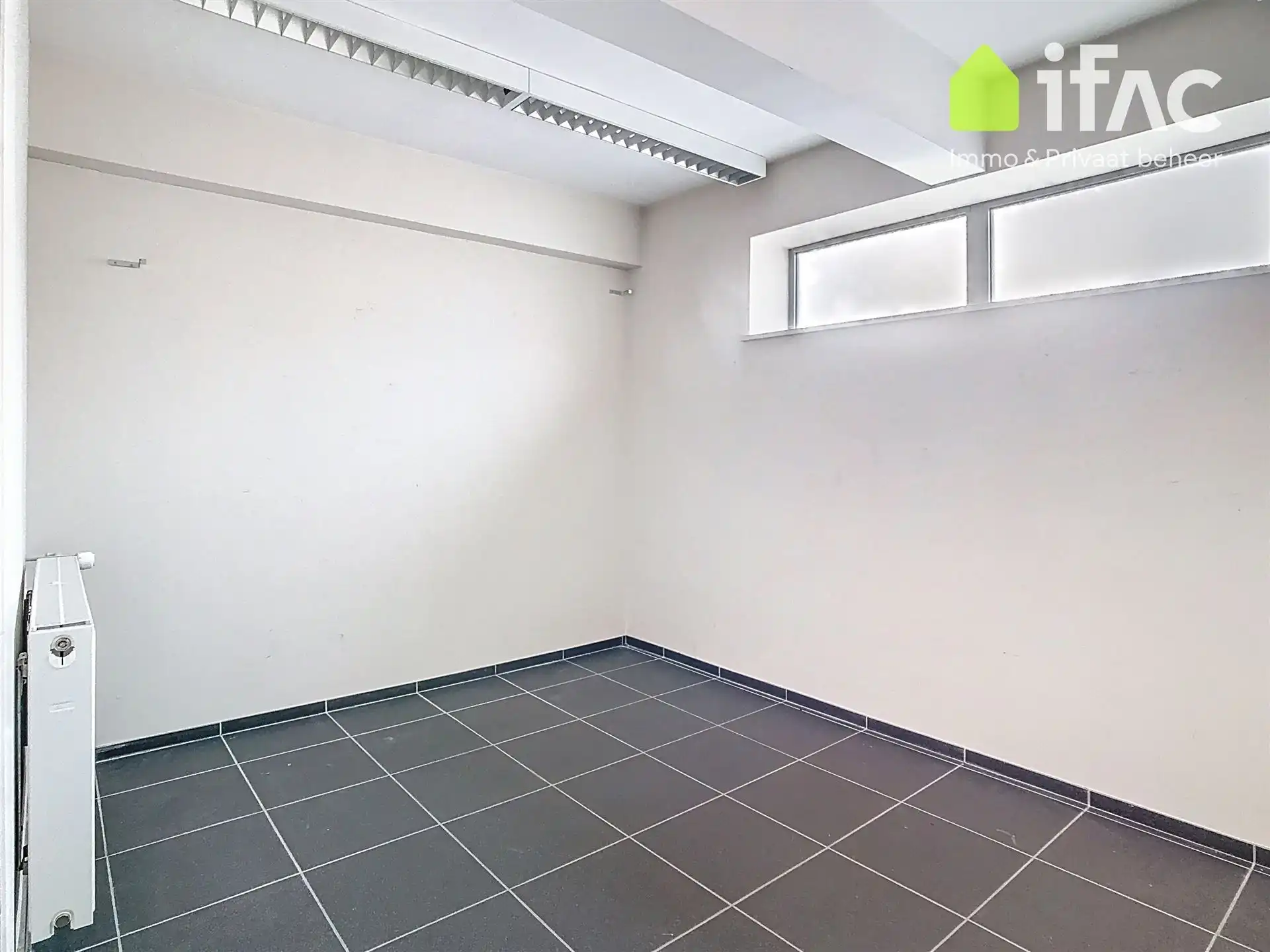 Commerciële ruimte en bureaus (270 m²) met parking foto 10