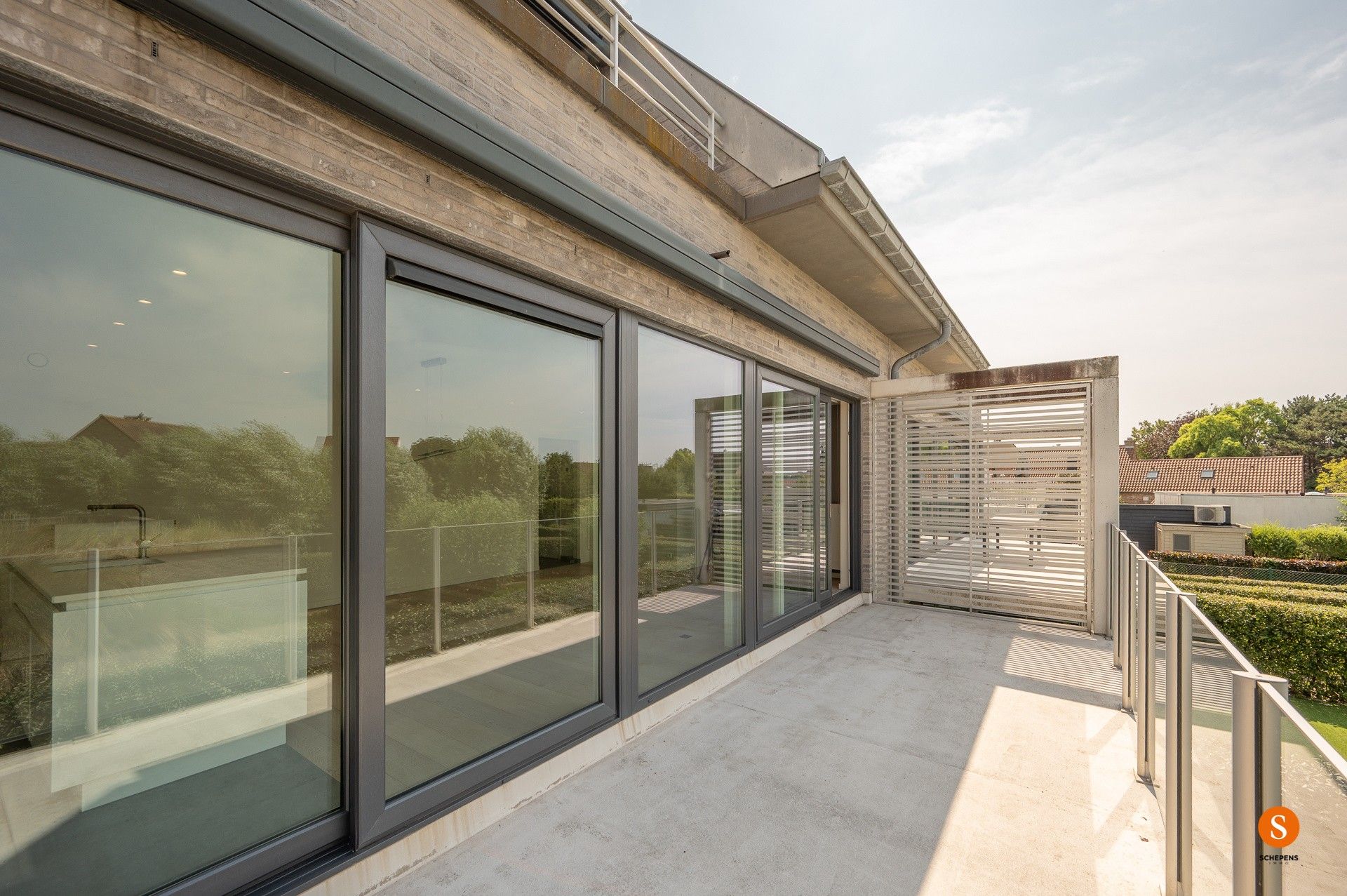 Luxe appartement met 3 slaapkamers en zonneterras te koop in de Vosseslag – De Haan. foto 2