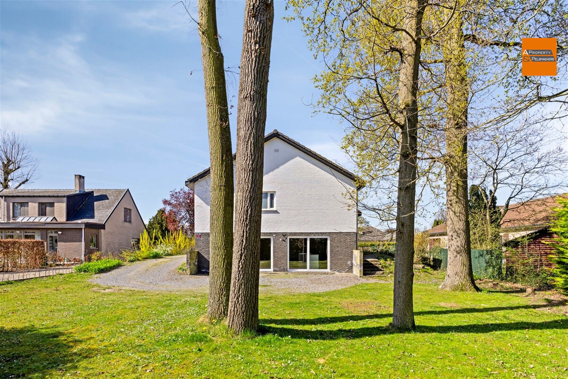 Ruime gerenoveerde villa met 4 slaapkmaers in residentiele wijk foto 33