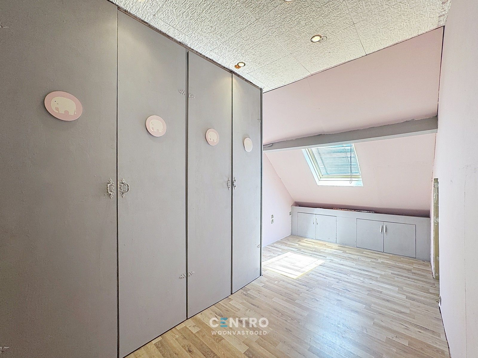 Ruime woning met 3 slpks met grote tuin en UITWEG ACHTERAAN! foto 14