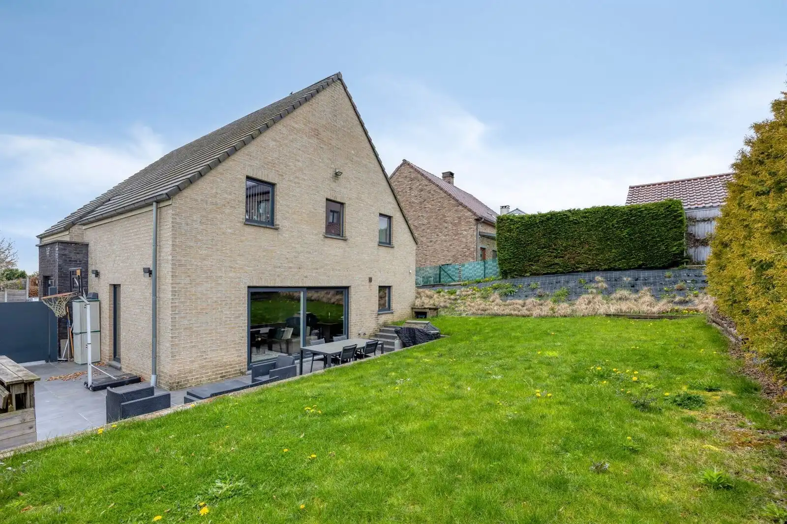 Alleenstaande woning met tuin foto 27
