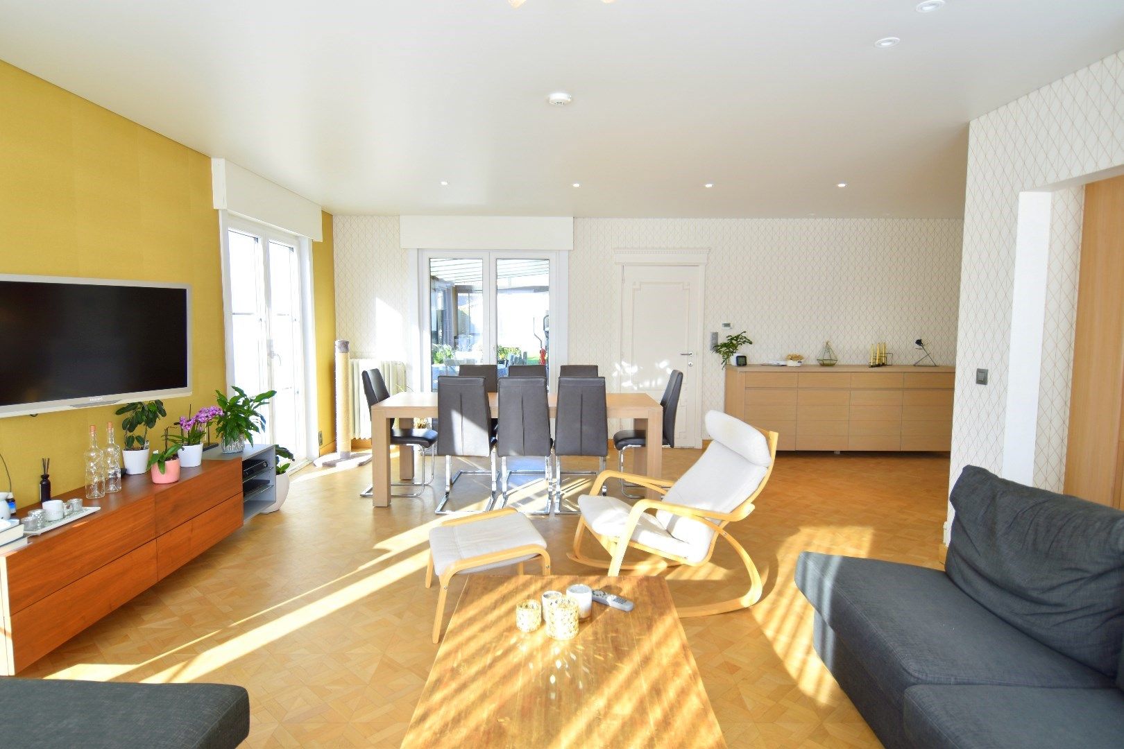 Ruime villa met 6 slaapkamers, mooi stukje tuin én residentiële ligging te Bavikhove foto 3