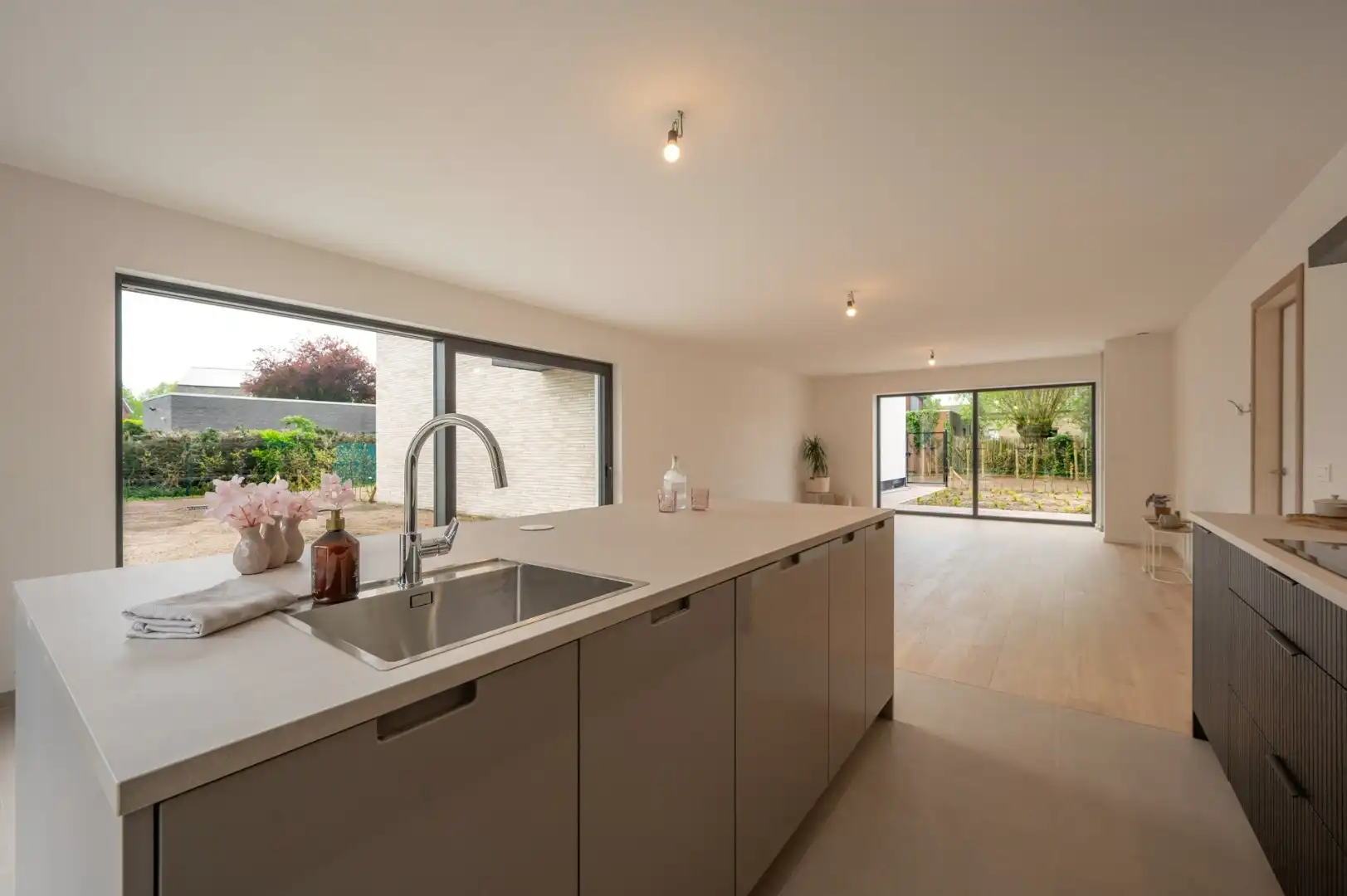 Wonen in alle rust, unieke koopkans midden het centrum in Sijsele (Damme). foto 4