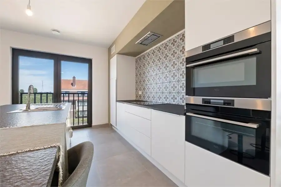 CENTRAAL GELEGEN APPARTEMENT MET RUIM TERRAS EN GARAGEBOX IN SINT-TRUIDEN foto 11