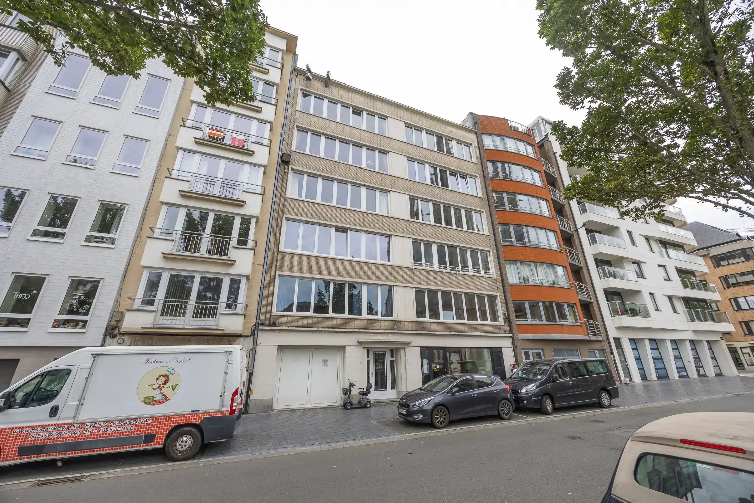 Gerenoveerd twee slaapkamer appartement met open zicht foto 26