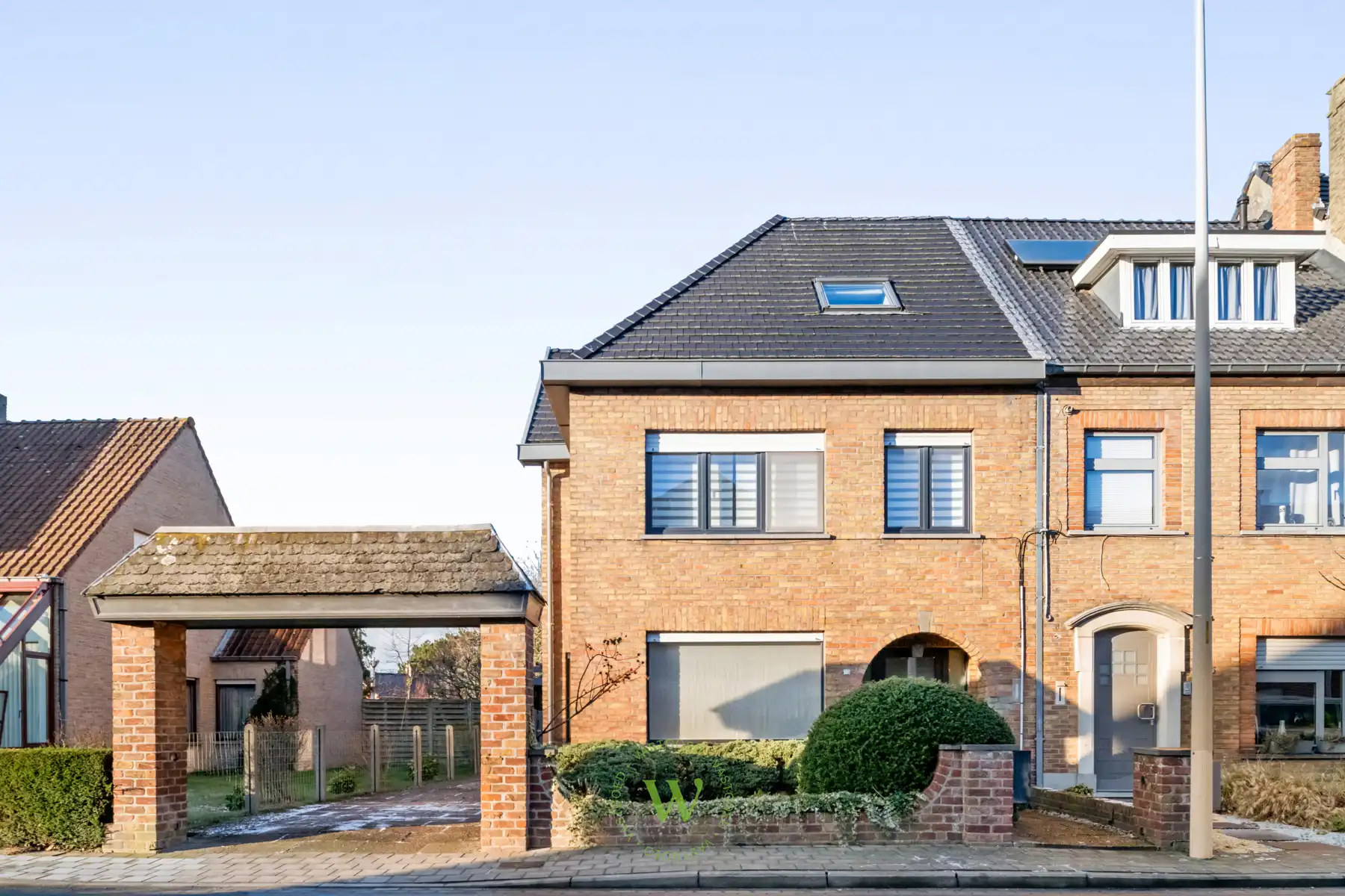 Gezinswoning met 3 slaapkamers op topligging in Sint-Michiels foto {{pictureIndex}}