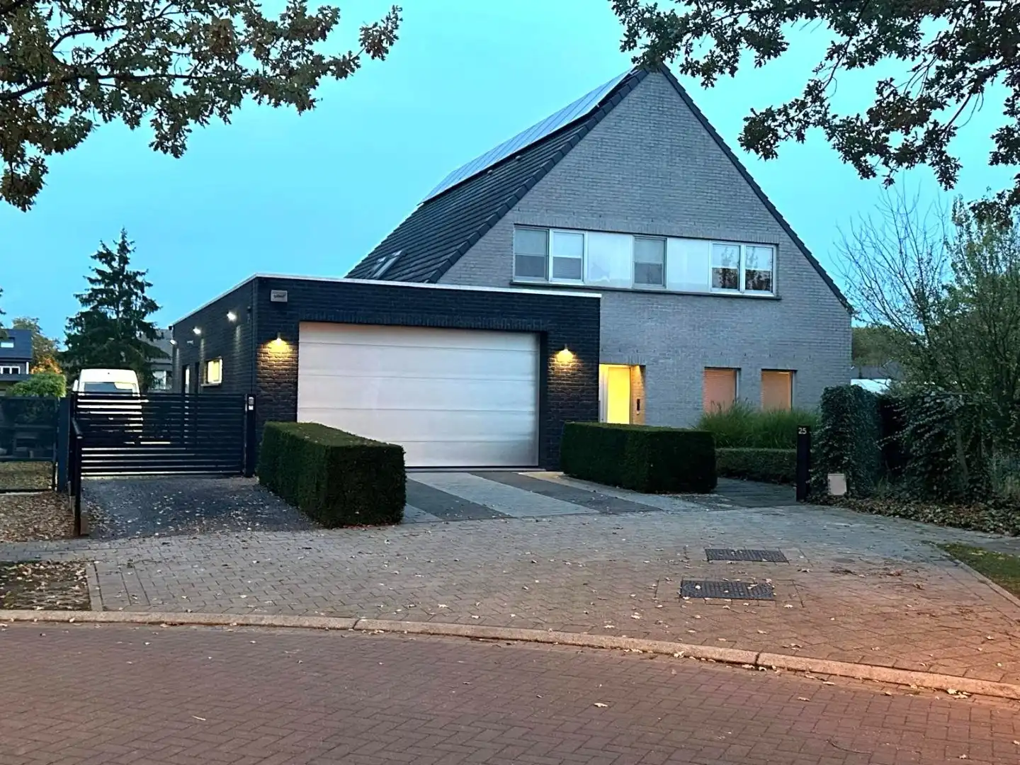 Schitterende villa op 17are 30ca, gelegen op bijna het einde van deze schitterende woonwijk. foto 29