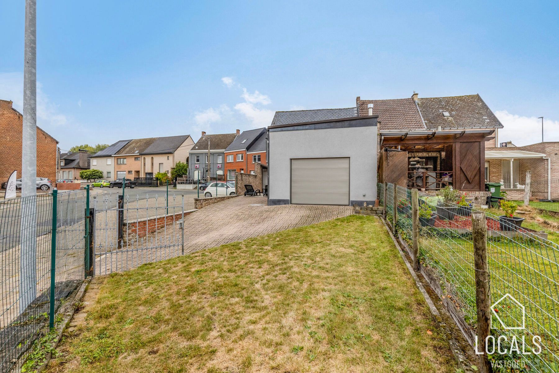Instapklare woning met 3 slaapkamers, tuin & garage foto 20