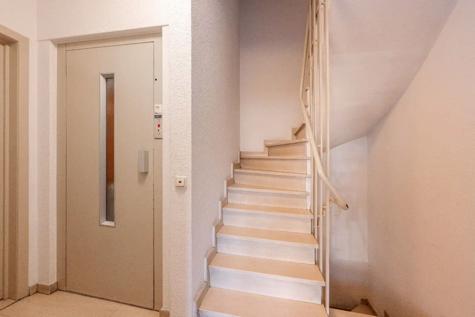 INSTAPKLAAR APPARTEMENT (107 m²) - GARAGE EN KELDERBERGING INBEGREPEN foto 11