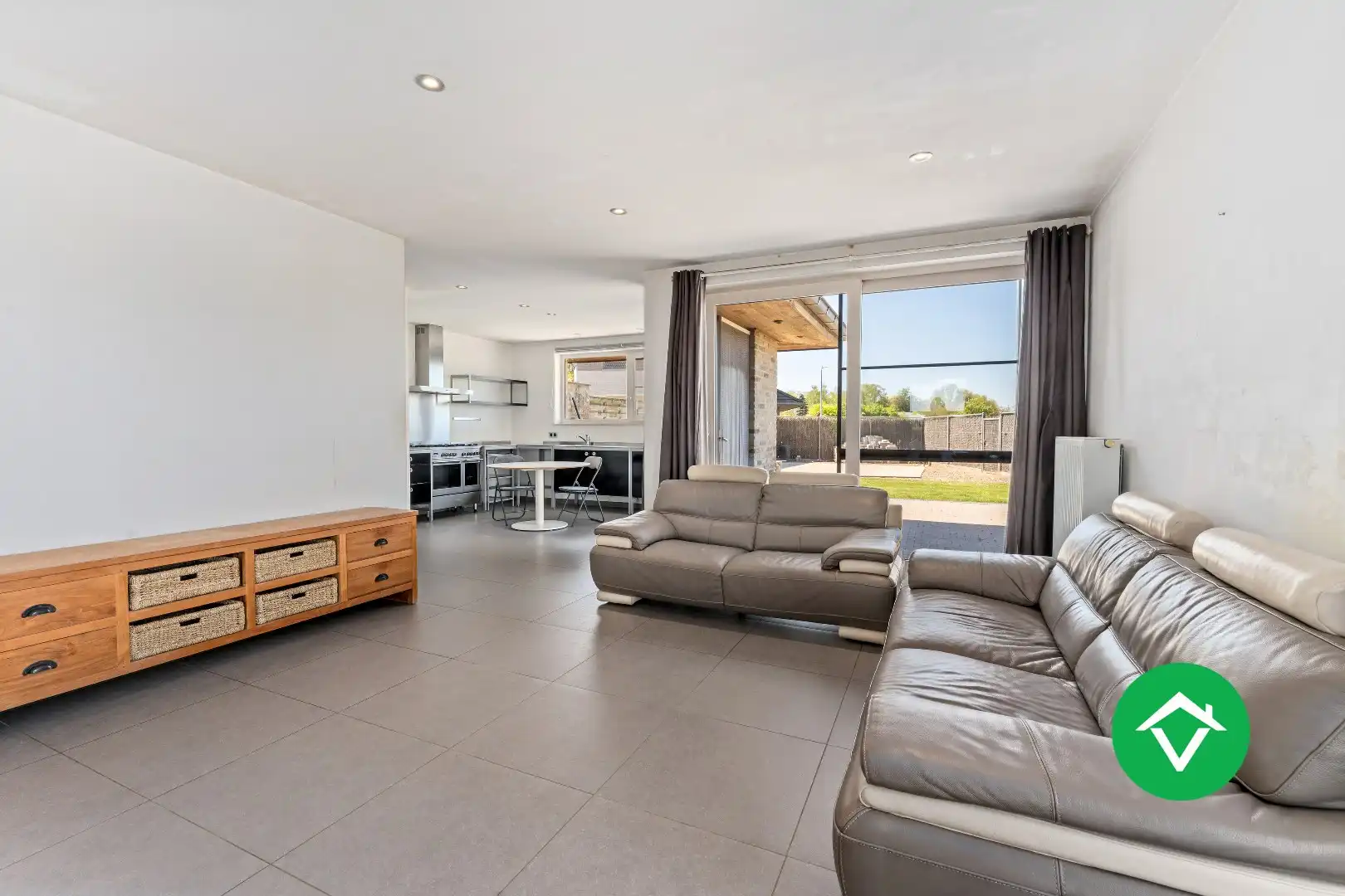 Recente woning (2011) met 3 slaapkamers, inpandige garage en vergezichten te Koekelare foto 5